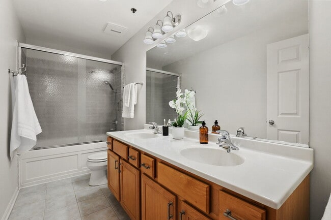 Building Photo - 400 W Ontario St