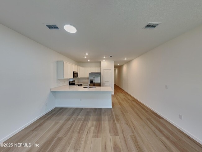 Building Photo - 594 Holly Lks Dr