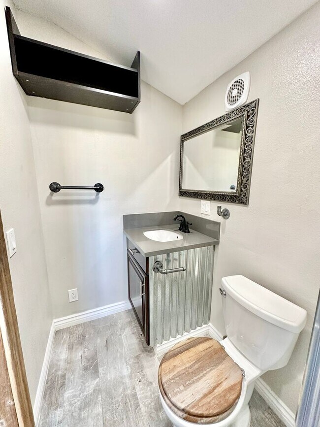 Building Photo - Beautiful Upstairs Studio Guest House Unit on Private Property, Amazing Views, All Main Utilities...