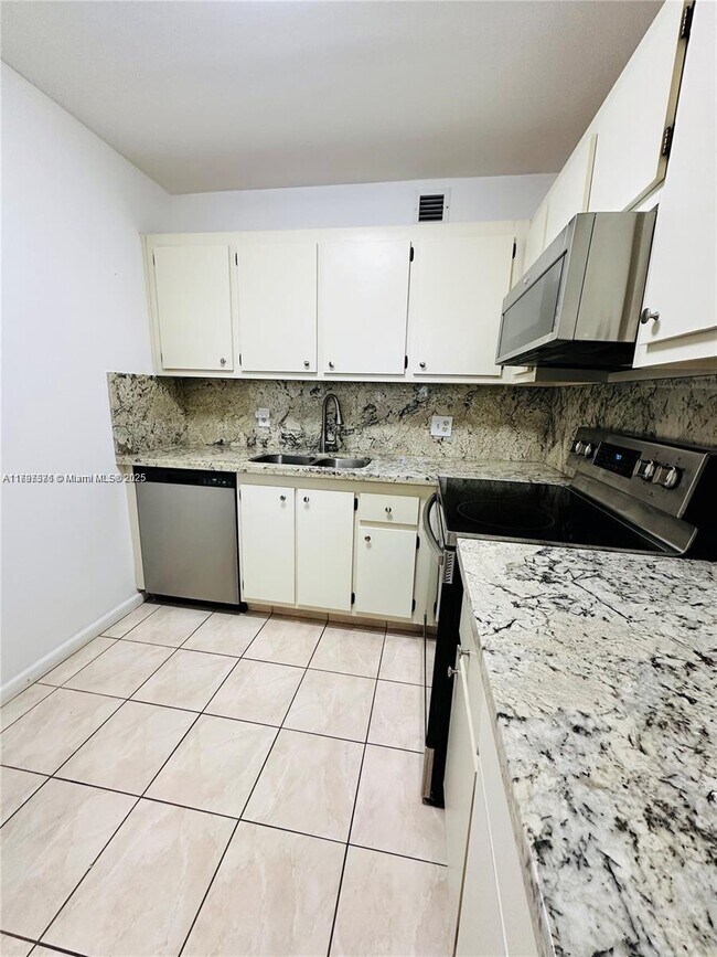 Building Photo - 551 SW 135th Ave