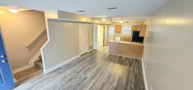 Building Photo - 435 Impala Dr