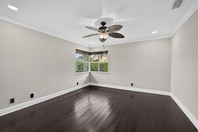 Building Photo - 1295 Longlea Terrace
