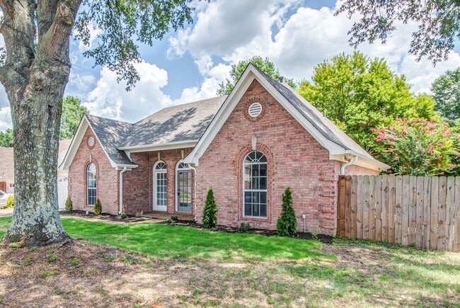 Building Photo - 5624 Annandale Dr