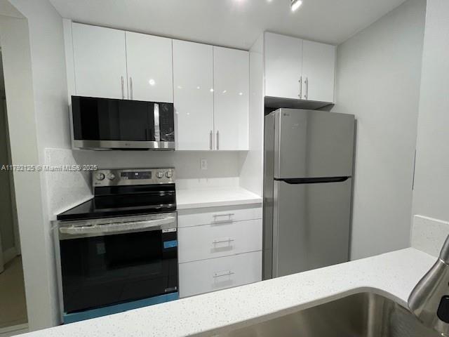 Building Photo - 8006 SW 149th Ave