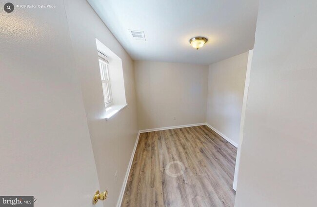 Building Photo - 939 Barton Oaks Pl