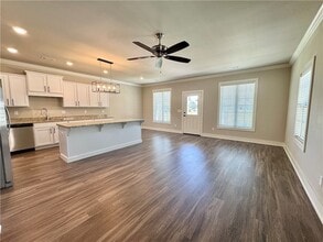 Building Photo - 811 NE Hts Ln