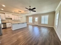 Building Photo - 811 NE Hts Ln