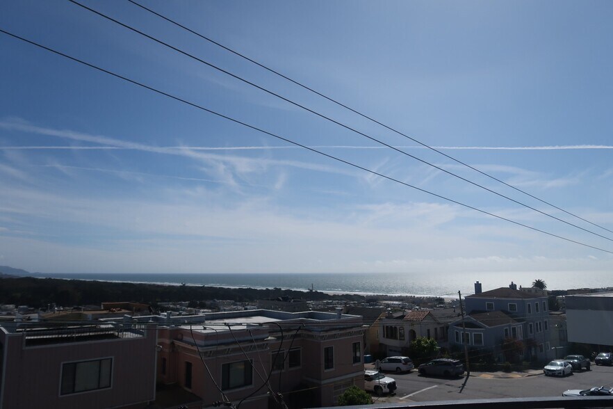 Building Photo - 5032 Anza St