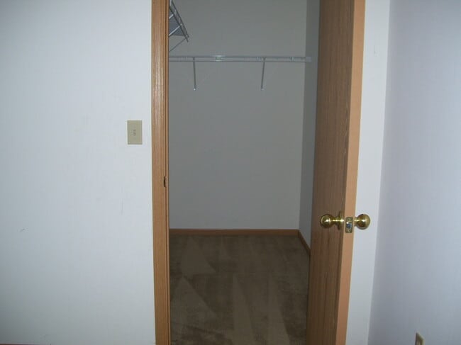 Building Photo - Spacious 3 bedroom, 2 bathroom duplex!