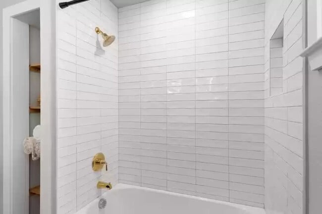 Building Photo - Amazing single level home in Lake of the P...