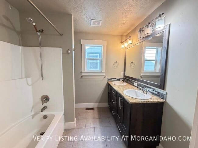 Building Photo - 1822 S Owyhee St