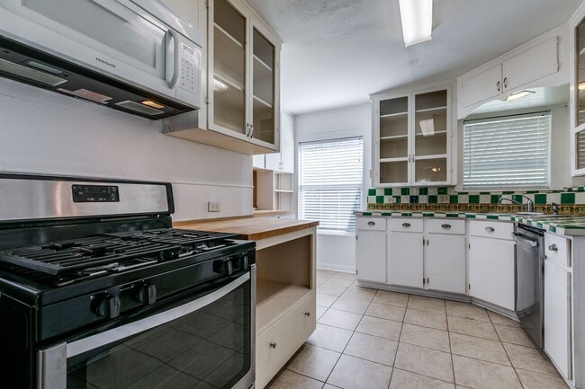 Building Photo - 2-BEDROOM TERRELL HEIGHTS COTTAGE