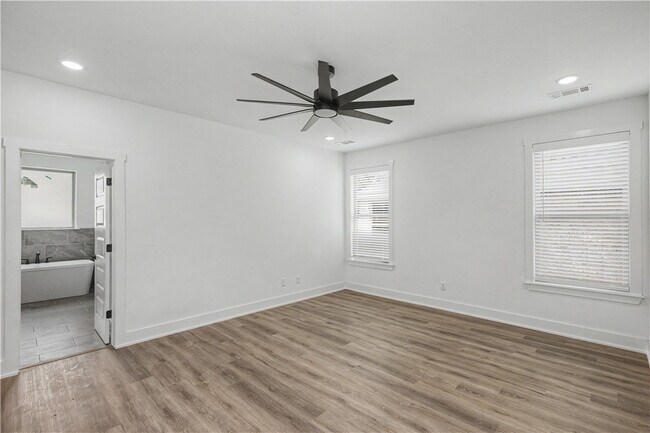 Building Photo - 2102 Dagan St