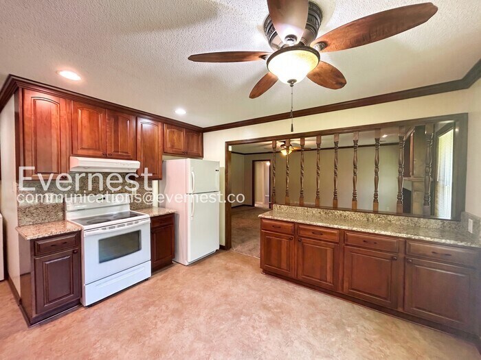 Building Photo - 75 Cottonwood Dr