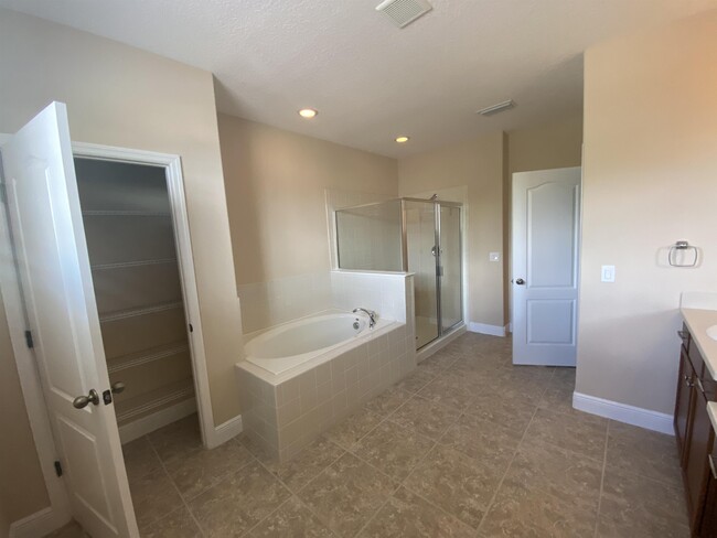 Building Photo - 7582 Lake Albert Dr