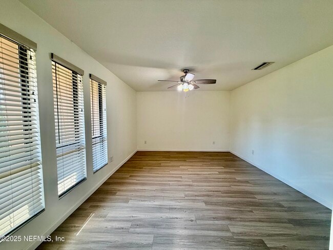 Building Photo - 366 Perthshire Dr