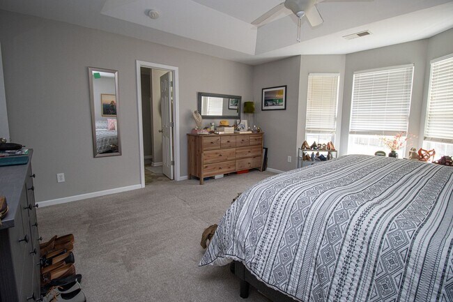 Building Photo - Spacious 3BR in Myers Creek – Fenced Yard, Workshop w/ Electricity & Bright Open Living!