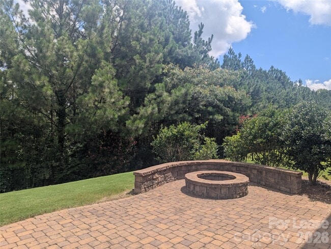 Building Photo - 132 Cherry Bark Dr