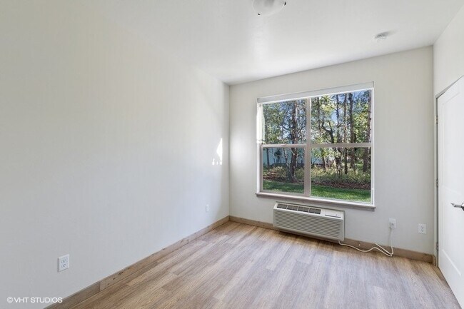 Building Photo - 718 Edgewood Pl