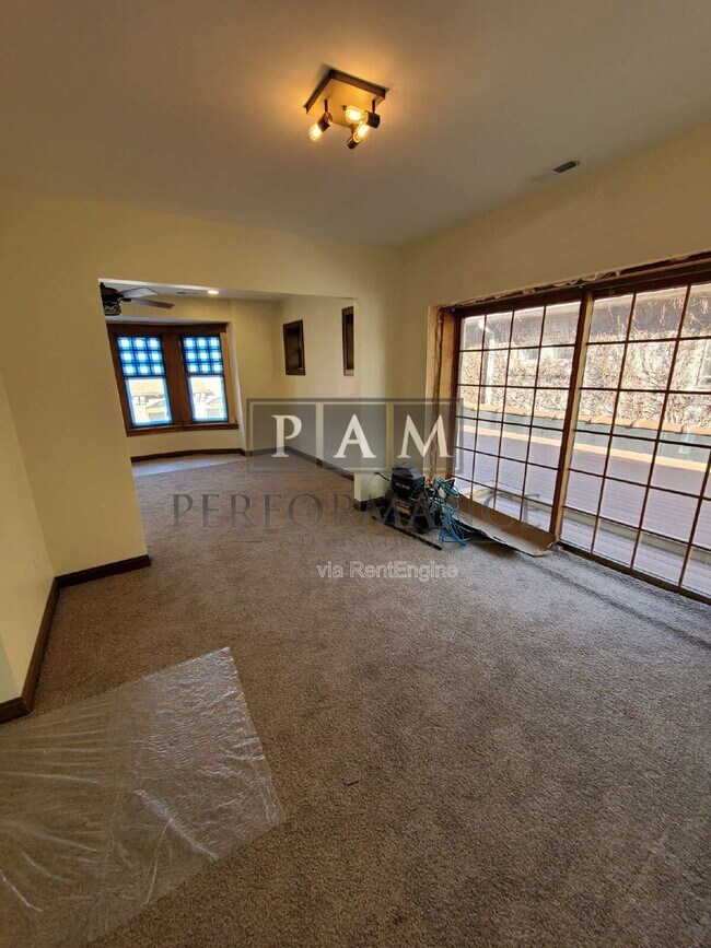 Building Photo - 5525 W North Ave