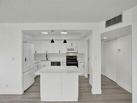 Building Photo - 2771 Taft St