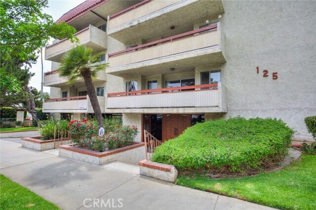 Building Photo - 125 S Sierra Madre Blvd