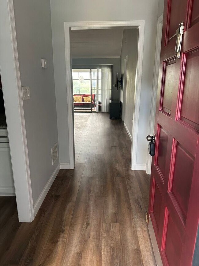 Building Photo - Cozy Condo in Errol Estates
