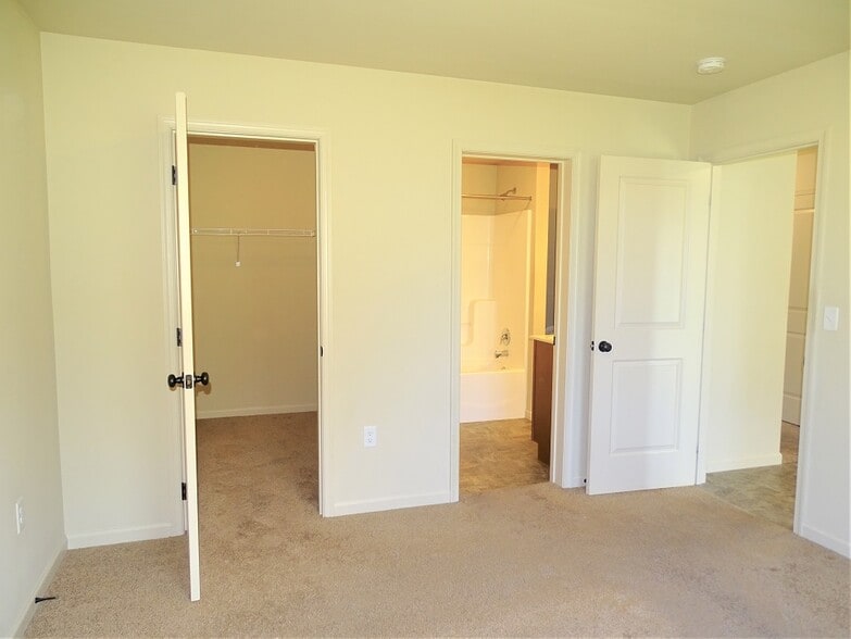 Building Photo - 402 Marlene Way