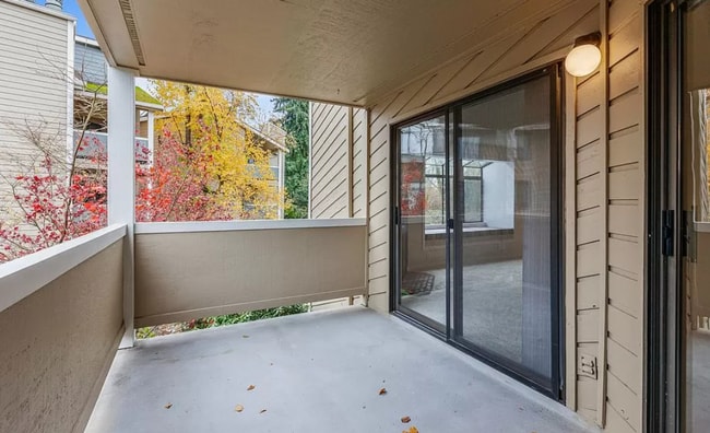 Building Photo - 2 Bedroom 1.75 Bath Condo in Lynnwood