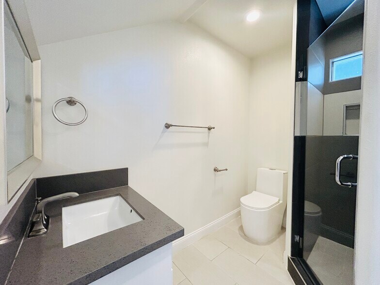 Building Photo - 7205 S La Cienega Blvd