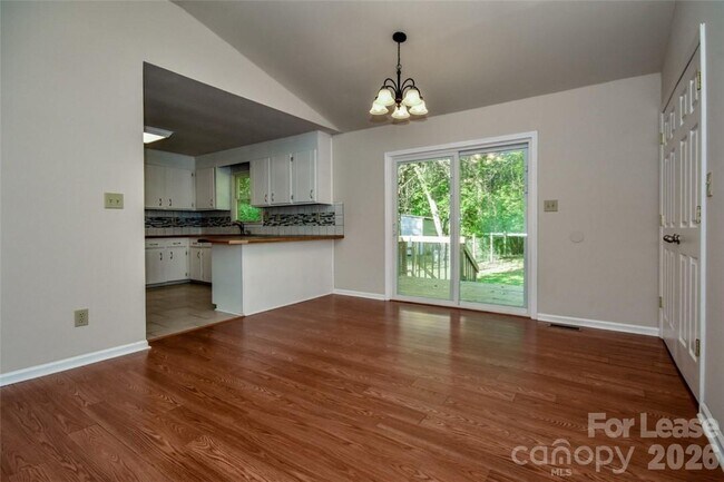 Building Photo - 7730 Deer Track Dr