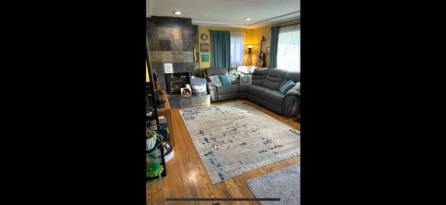 Building Photo - 1005 NE Newall Rd