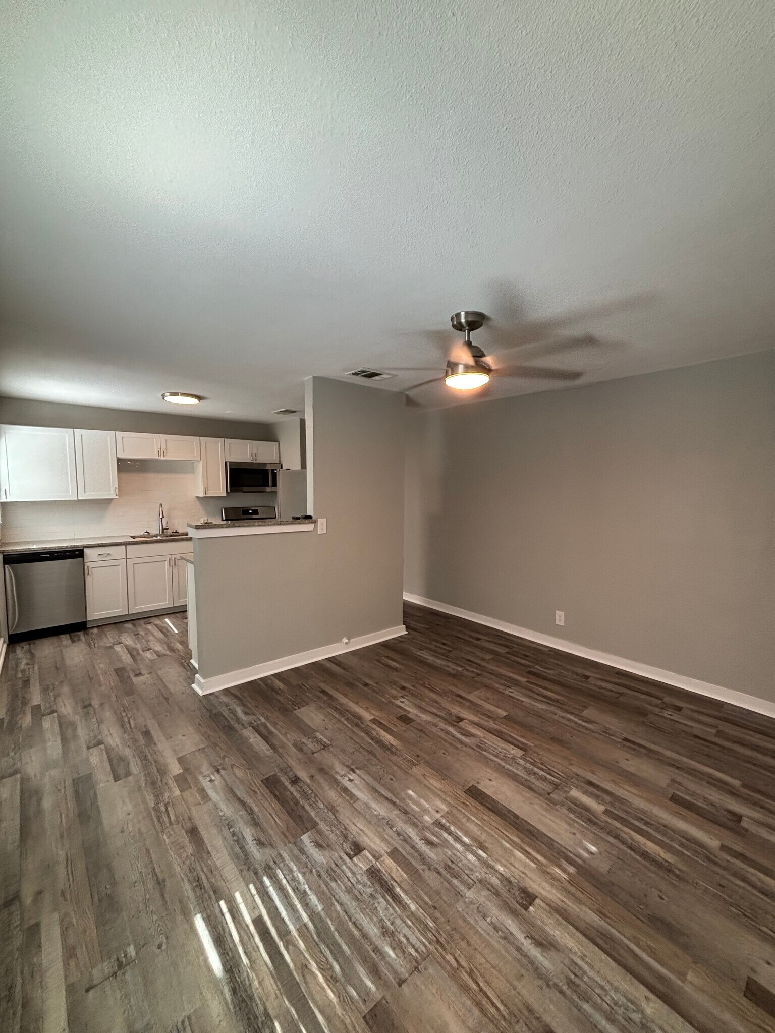 Building Photo - 2805 Crest Avenue