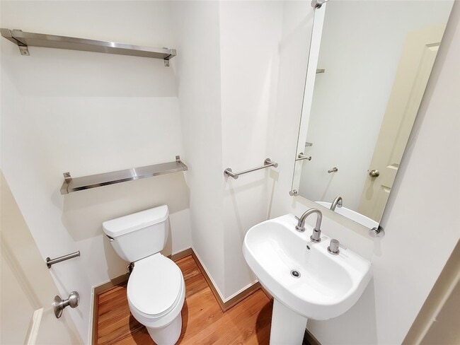 Building Photo - 321 E 20th St