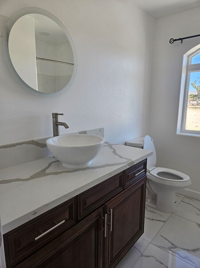 Building Photo - STUNNING CUSTOM APPLE VALLEY HOME