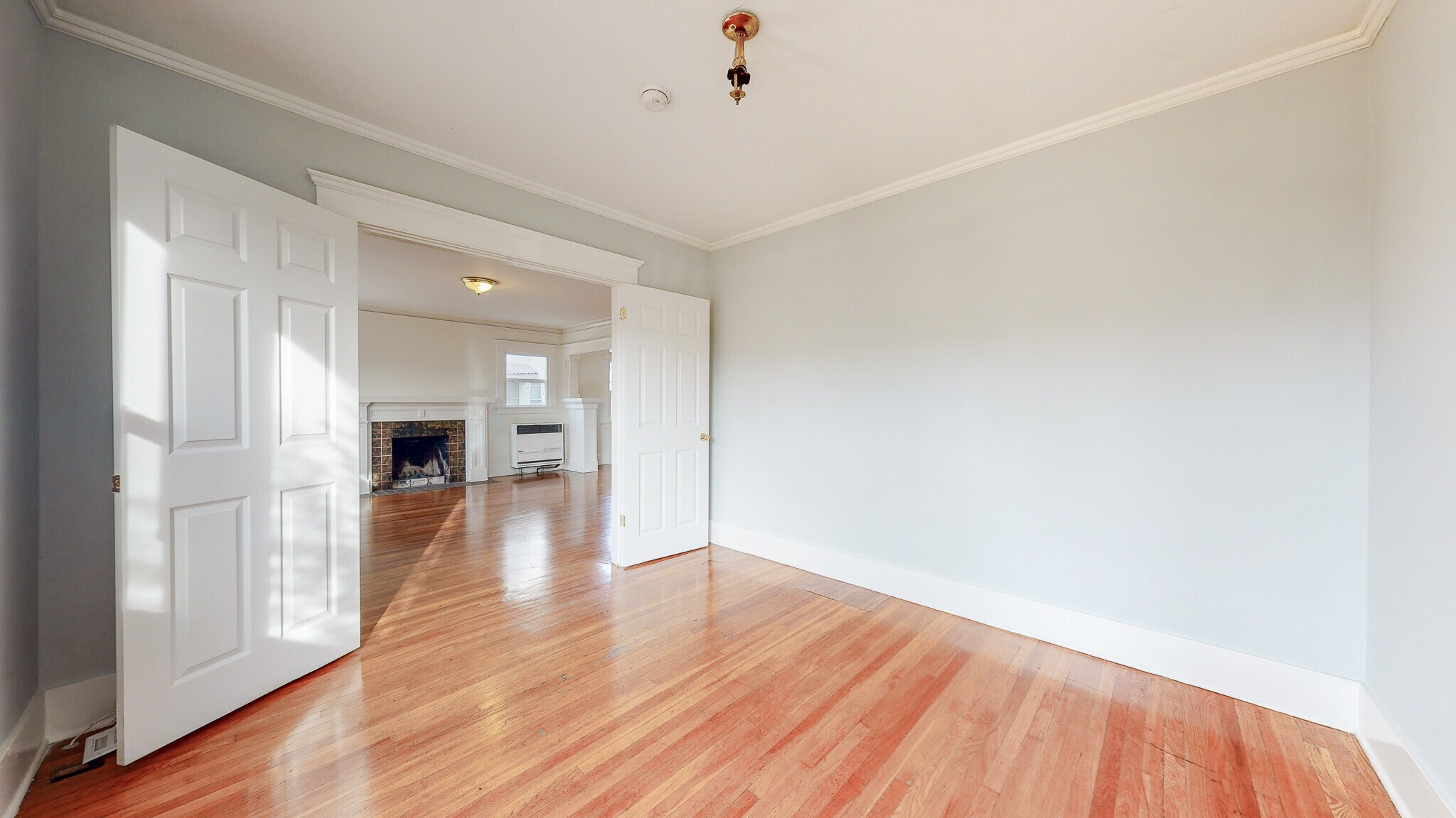 Building Photo - 1436 S Norton Ave