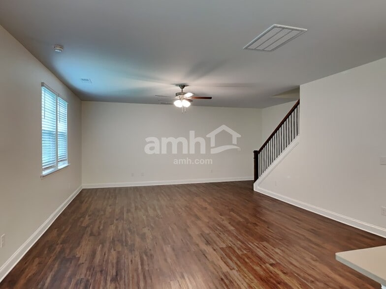 Building Photo - 302 Sharpe Ct