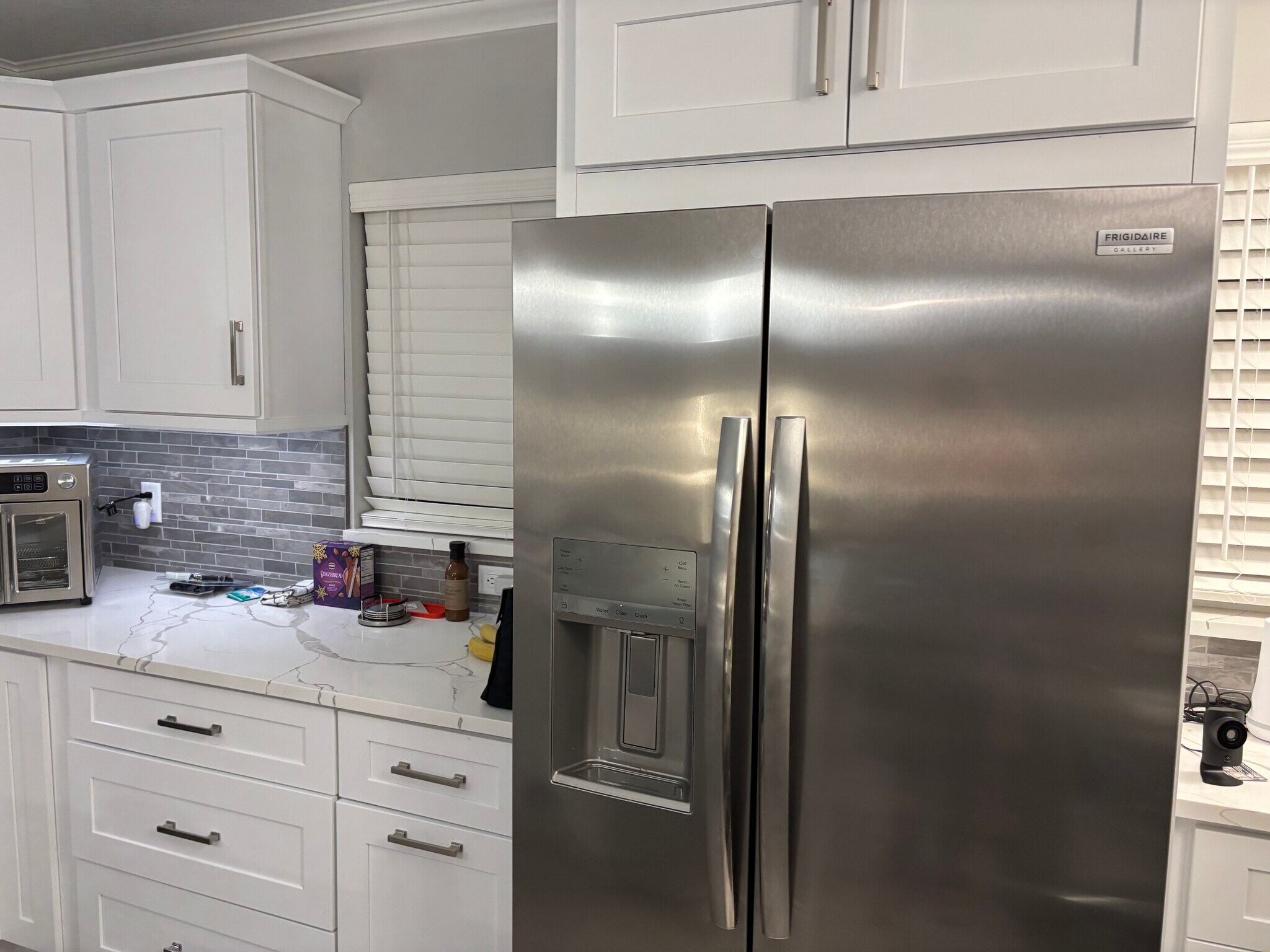 Fridge with icemaker, Emeril Lagasse, turn one air fryer, oven, toaster plus a smokeless grill - 10 Vista Palm Ln