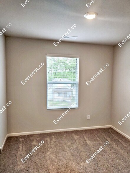Building Photo - 3920 Park Ave
