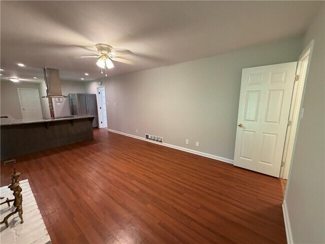 Building Photo - 412 Fielding Ln SW
