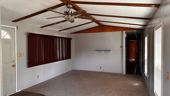 Building Photo - 2 Bedroom 1 Bath Mobile Home