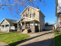 Building Photo - 3 Bed - 1 Bath Colonial available for Rent in Garfield Hts!