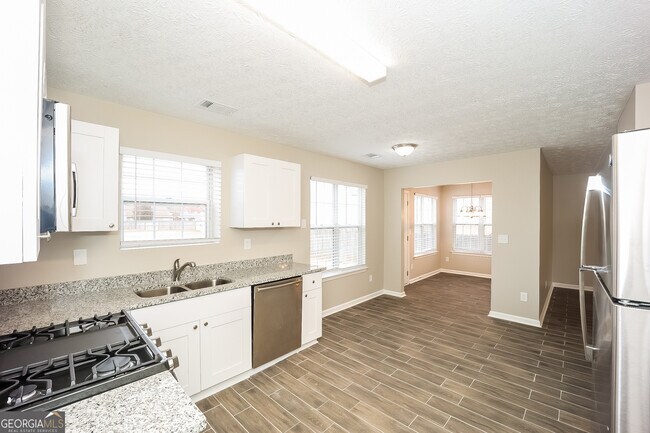 Building Photo - 1163 Millwood Dr