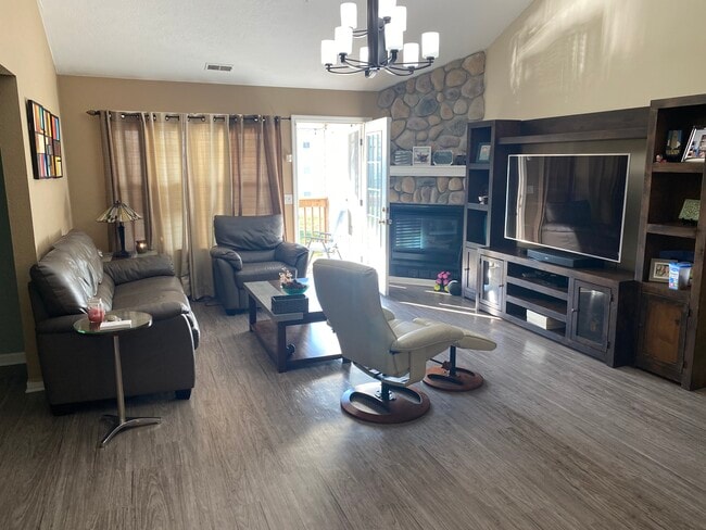 Building Photo - 1550 Oakfield Dr