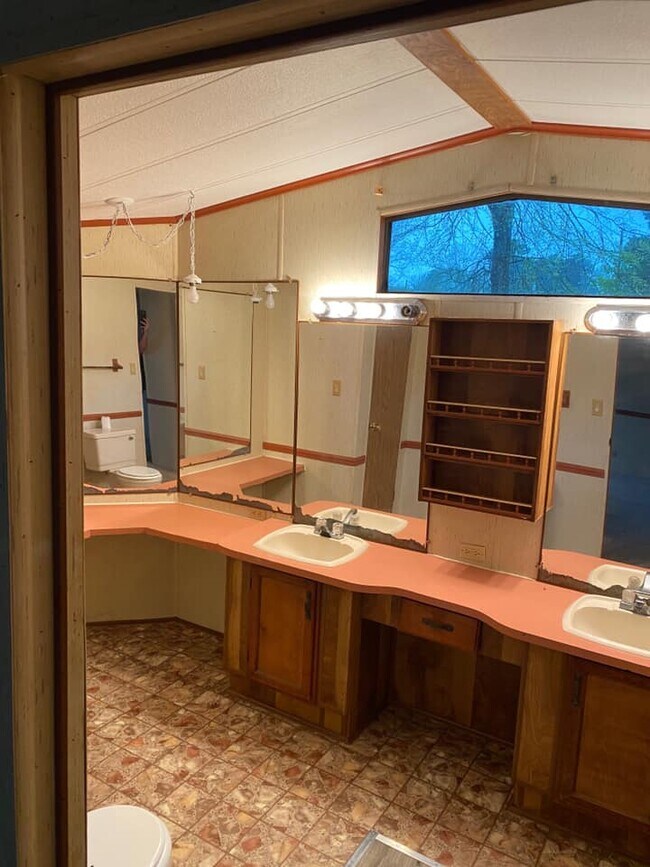 Building Photo - 416 Schaal Rd