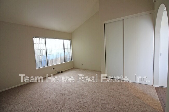 Building Photo - 25433 Plaza Escovar