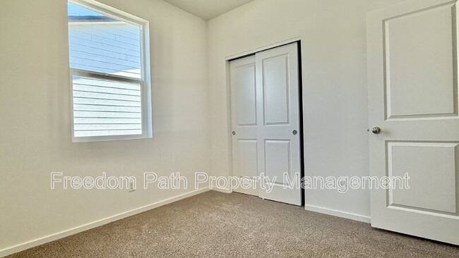 Building Photo - 5304 E Norma Ave