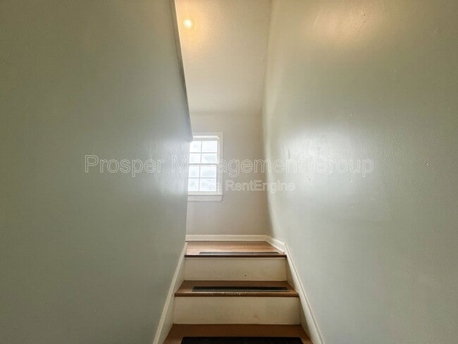 Building Photo - 40 Reid St