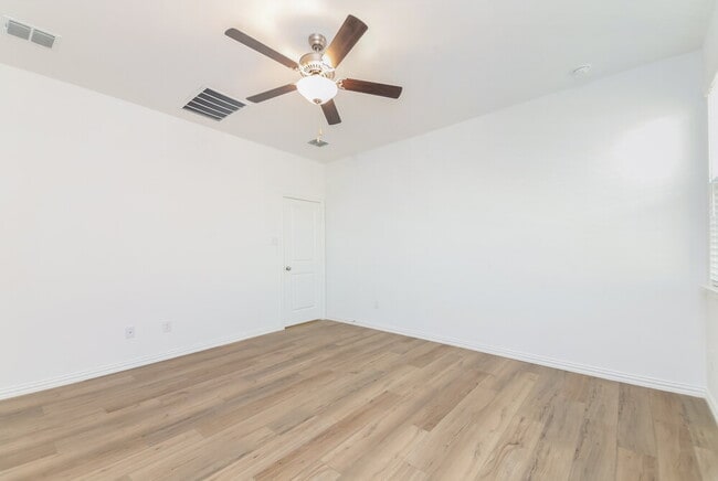 Building Photo - 1110 Daffodil St