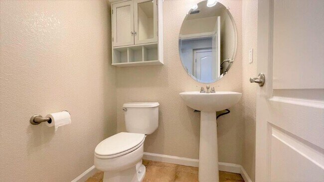 Building Photo - Concord Beautiful 4 bedroom 2.5 bathroom h...